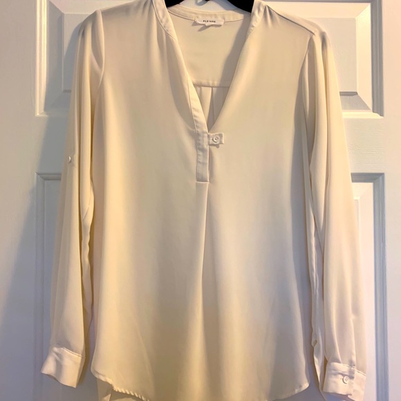 White blouse - Picture 1 of 2